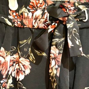 Dynamite Medium flower joggers